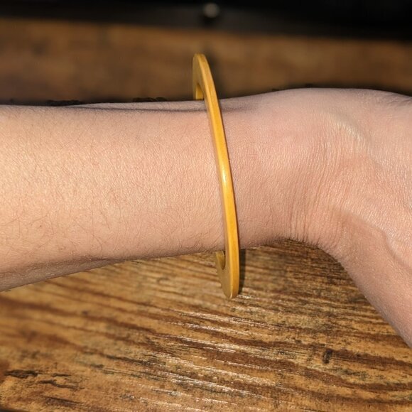 Bakelite 1940s Butterscotch Thin Bangle Vintage Bracelet - Picture 4 of 9